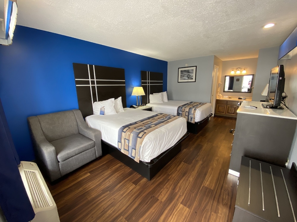 Baymont By Wyndham Albany At Albany Mall 17/22