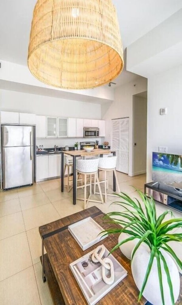 Miami Vacations Corporate Rentals - Monte Carlo 9/69