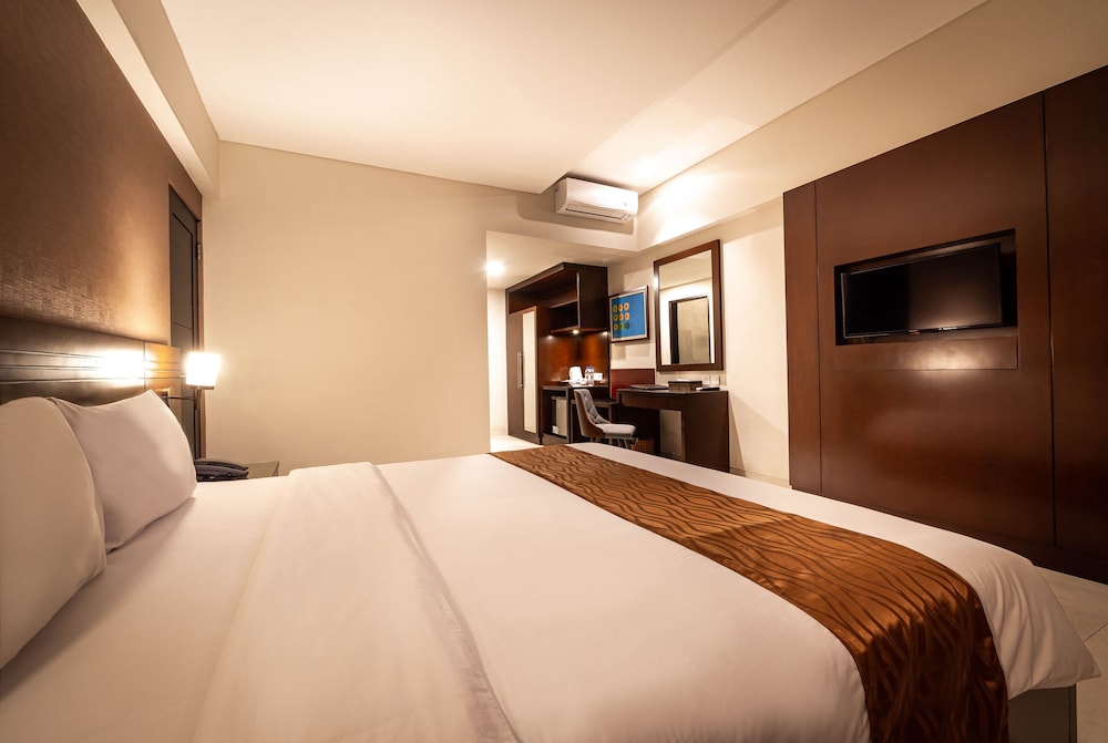 YULIA BEACH INN 20/67