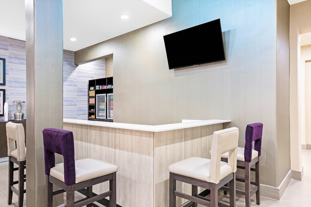 La Quinta Inn & Suites by Wyndham Pharr North McAllen 8/58