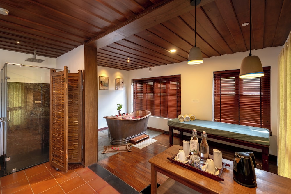 Spice Tree Munnar 50/50