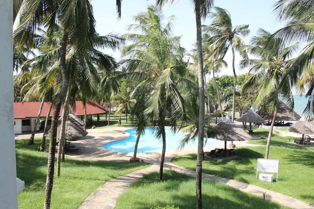 Muthu Nyali Beach Hotel & Spa Hotel, Mombasa 71/73