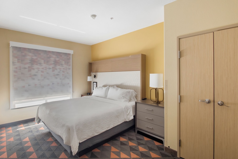 Suite, 2 King Beds, Living and Dining Areas