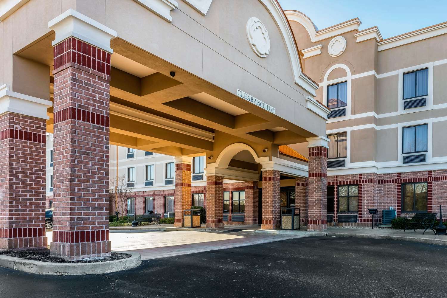 Comfort Inn And Suites Airport American Way 41/42