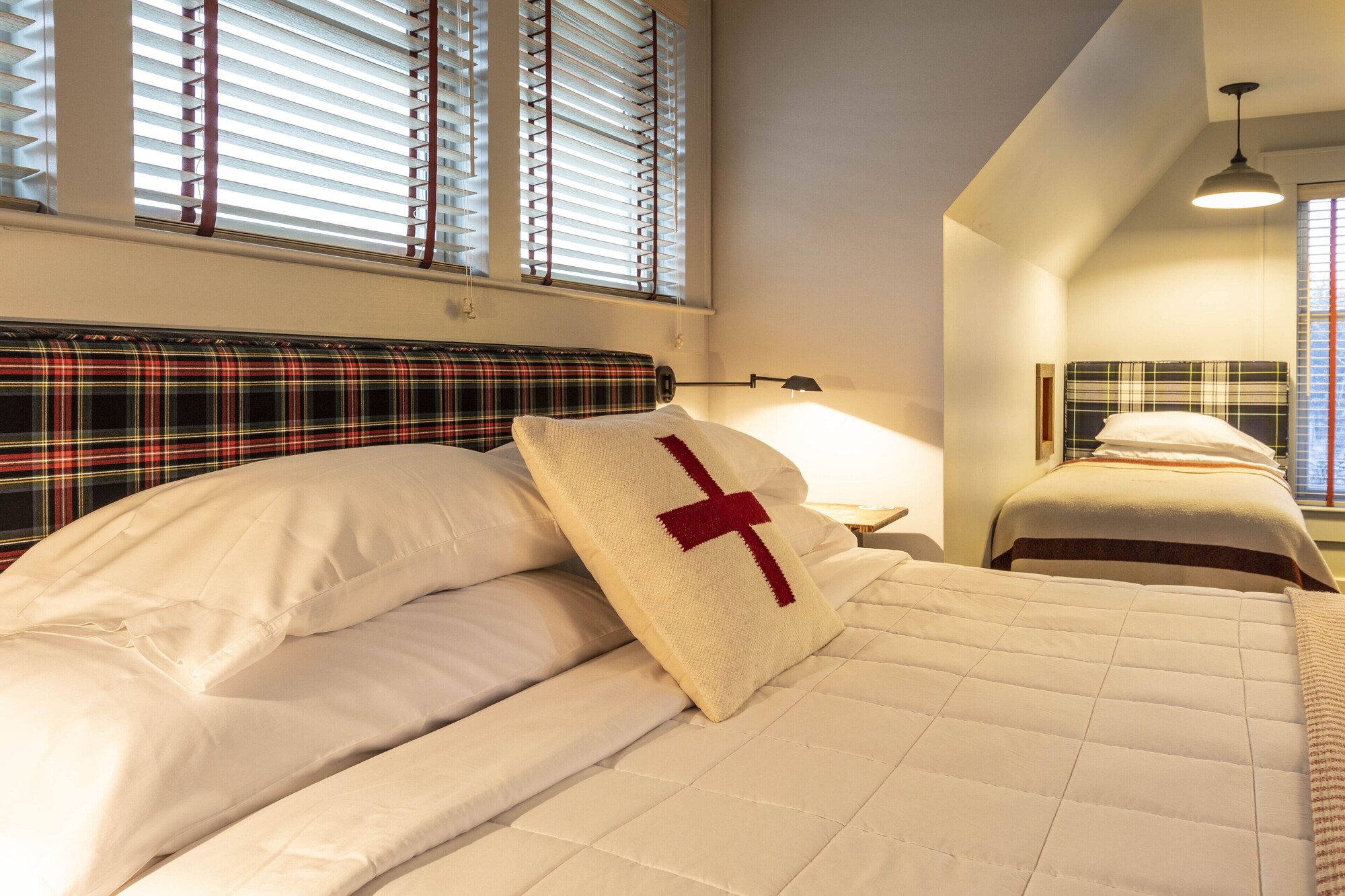 ROOM 5, FAMILY, KING AND TWIN BEDS, RIVER VIEW