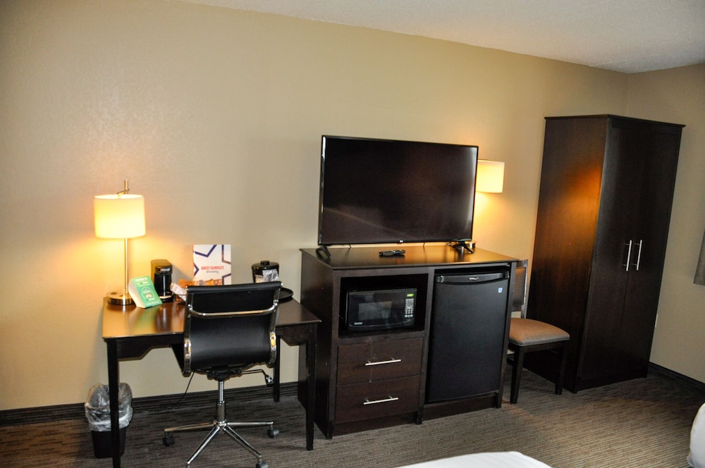 AmericInn by Wyndham Clear Lake 42/52