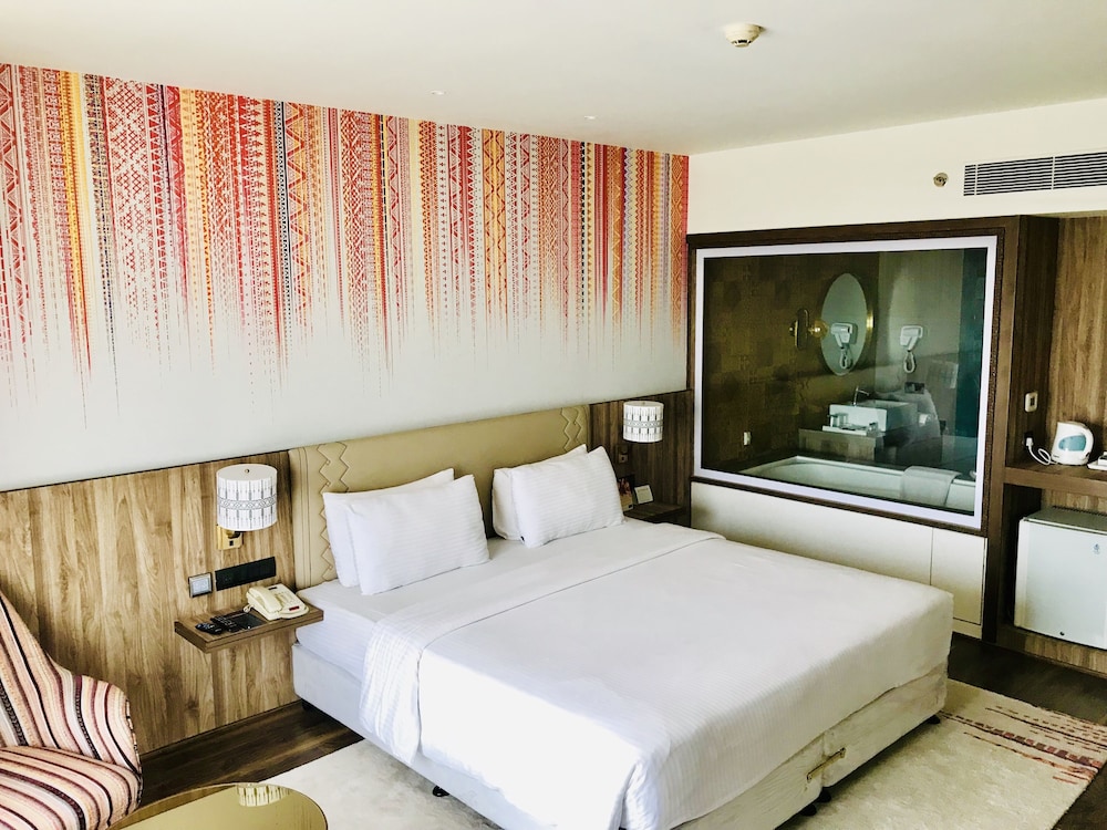 Welcomhotel by ITC Hotels, Ashram Road, Ahmedabad 23/71