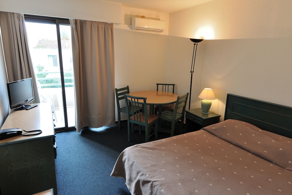 ECONOMY, STUDIO, BALCONY