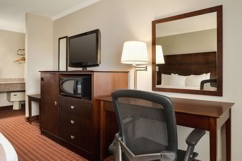 Days Inn by Wyndham Whitmore Lake 45/64