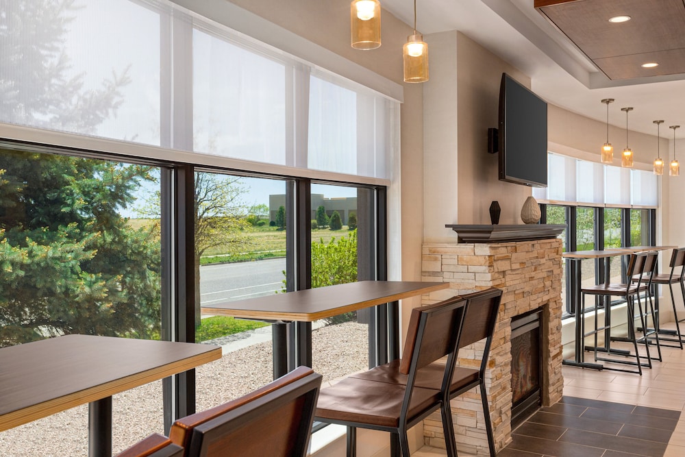 Holiday Inn Express Hotel Suites Denver Airport 25/34