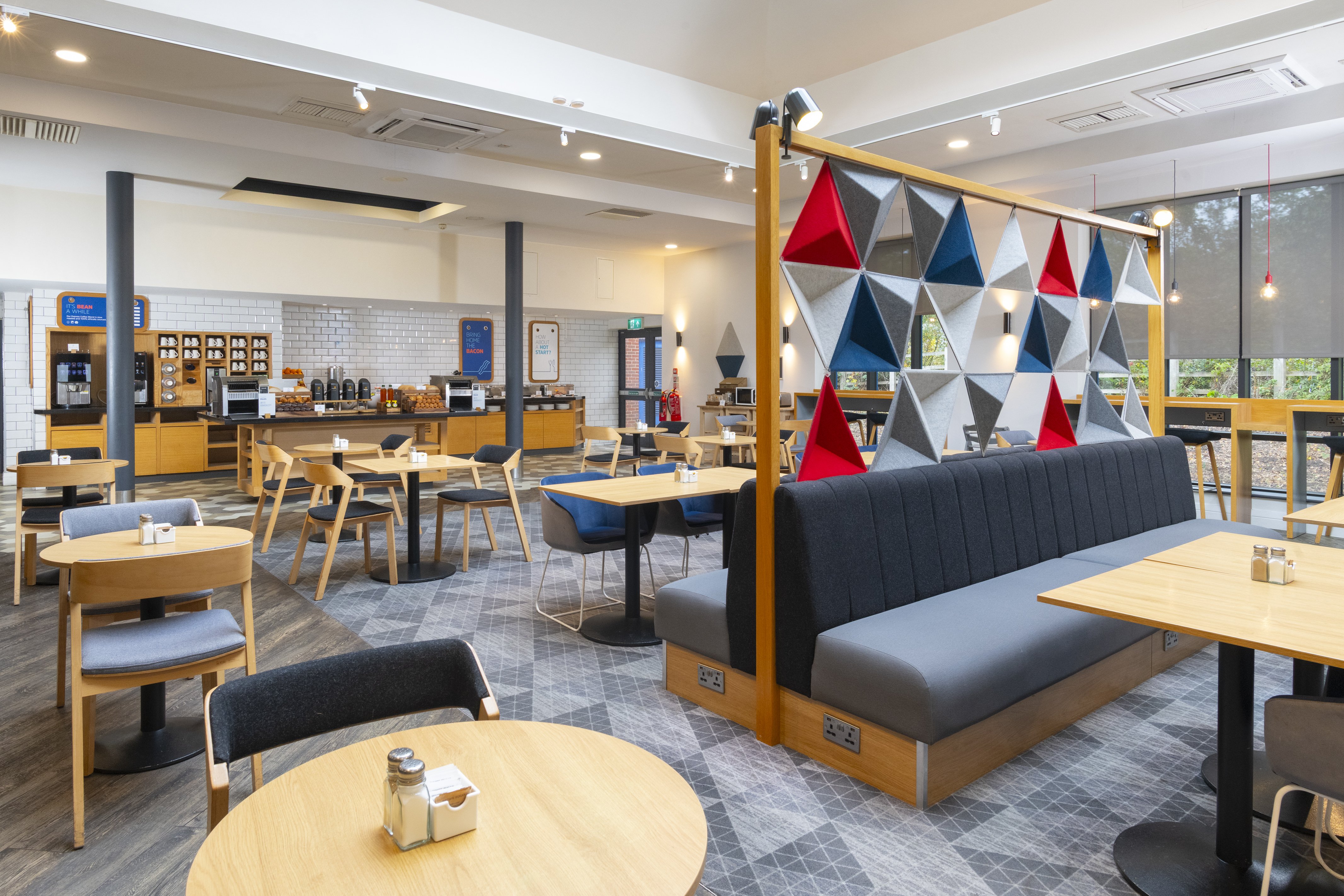 HOLIDAY INN EXPRESS BIRMINGHAM NEC 39/73