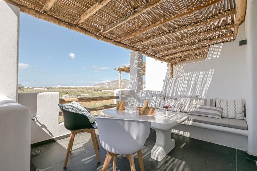 White Cocoon Exclusive villas 42/68