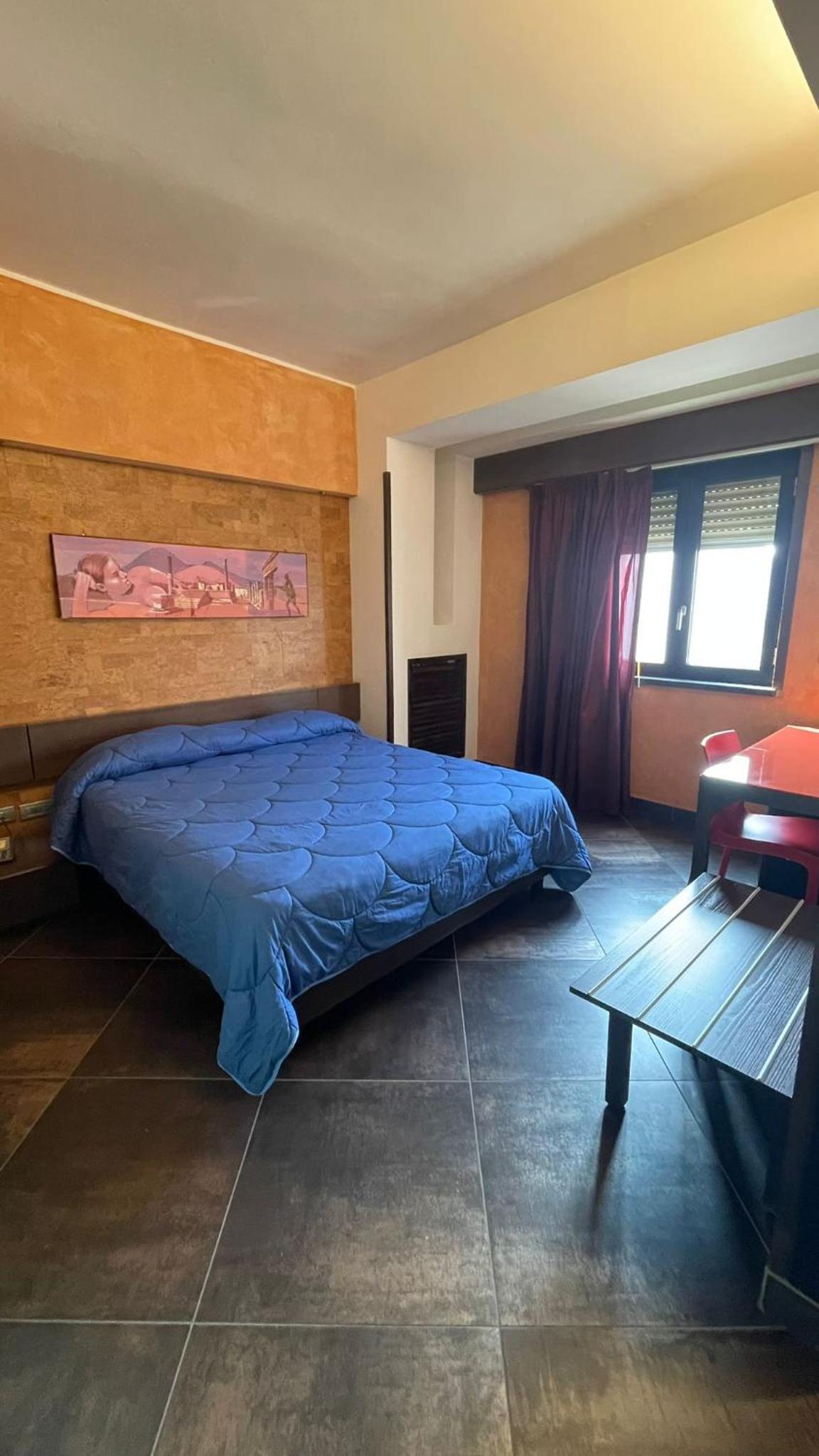 DUS Economy Room
