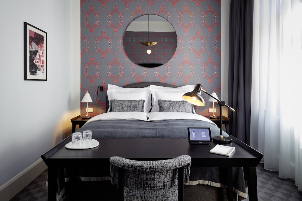 PETITE, DOUBLE BED