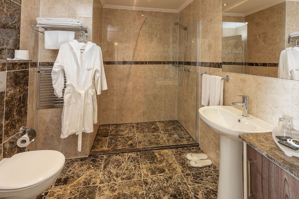 Club Paradiso Hotel 49/50