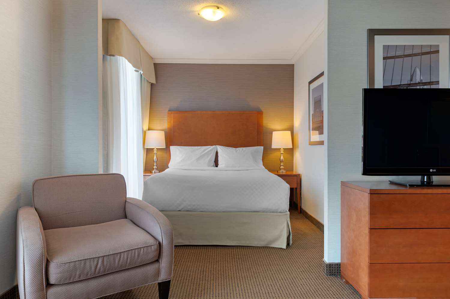 Suite, Queen Bed, Sofa