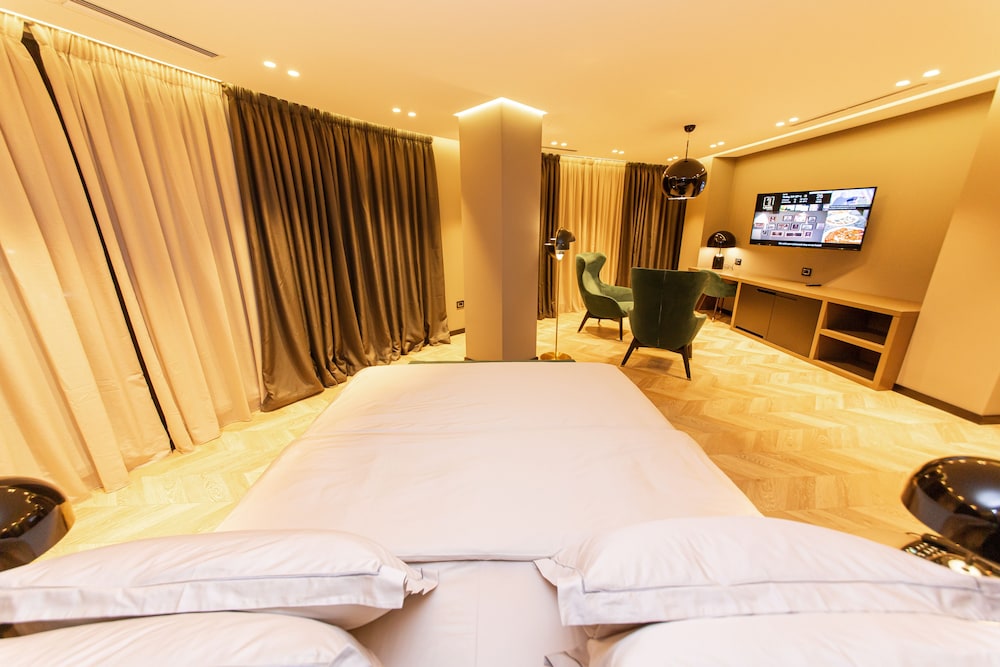Unik Hotel 9/50