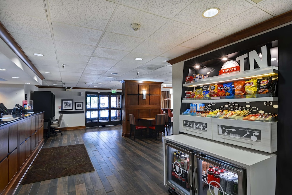 Hampton Inn Memphis-Poplar 39/53