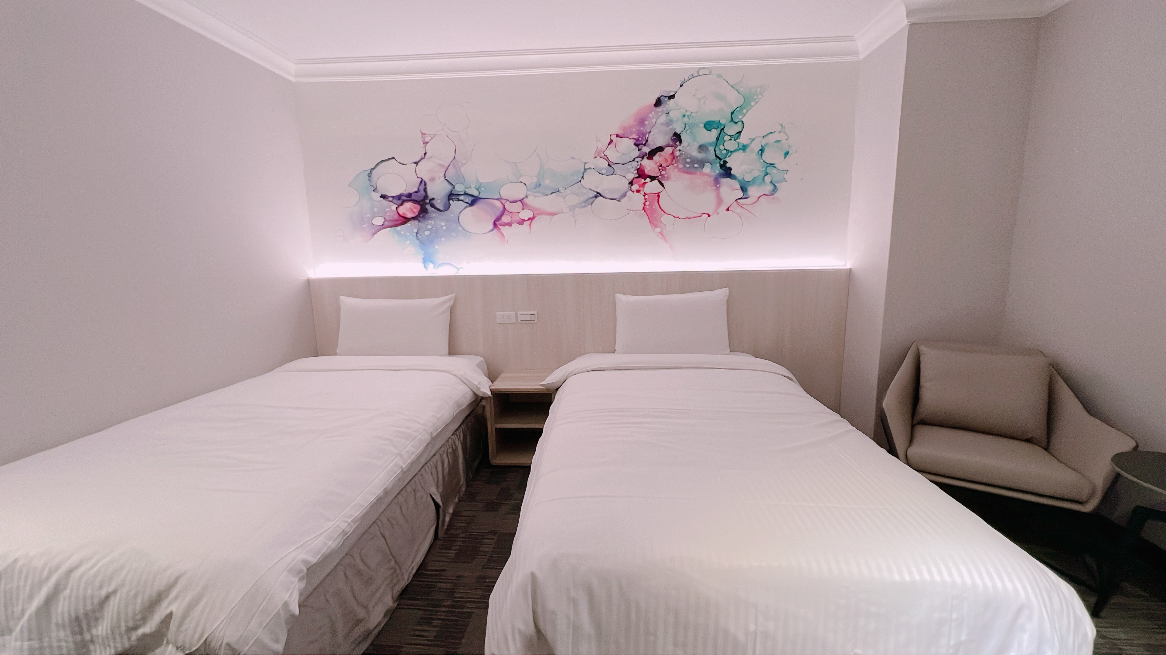 Room, Twin Beds, No Window