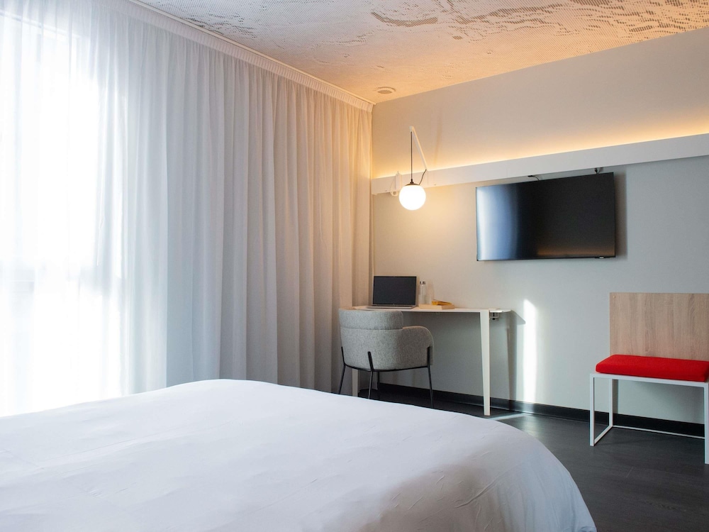 ibis Montlhery Paris Sud 19/68