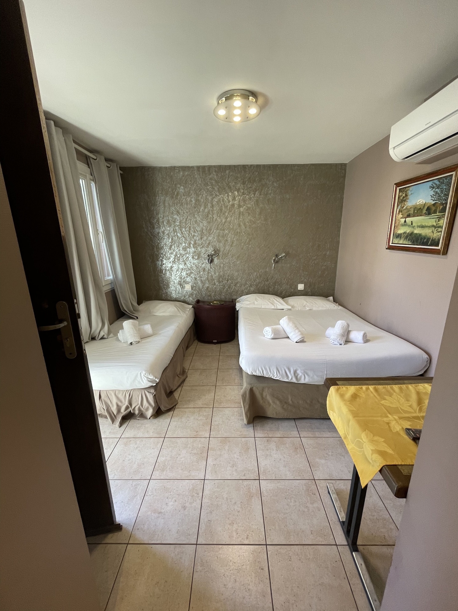 COMFORT, STUDIO, MULTIPLE BEDS