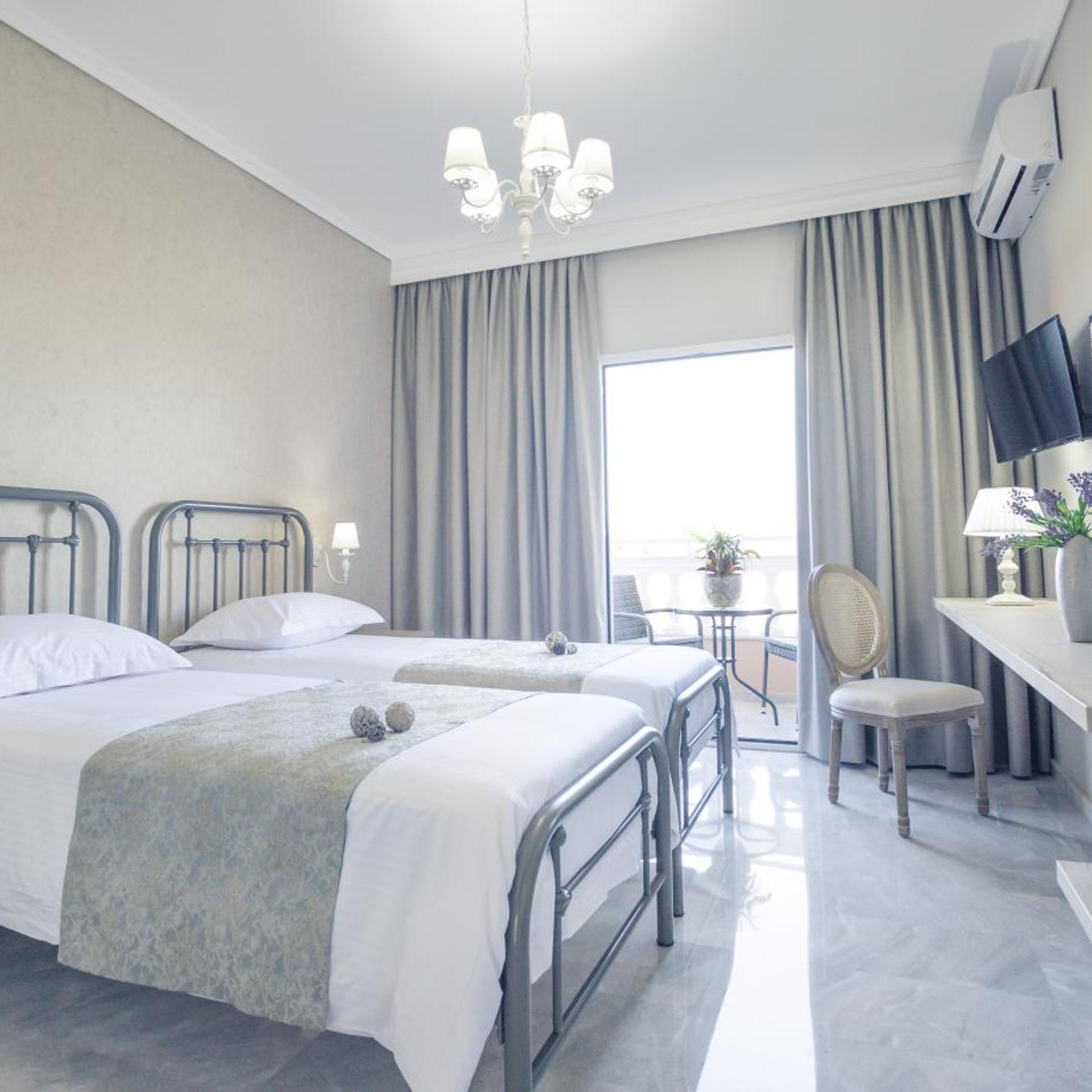 Deluxe, Twin Beds, Lateral Side Sea View
