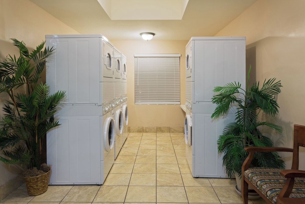 Staybridge Suites Tallahassee I-10 East 12/71