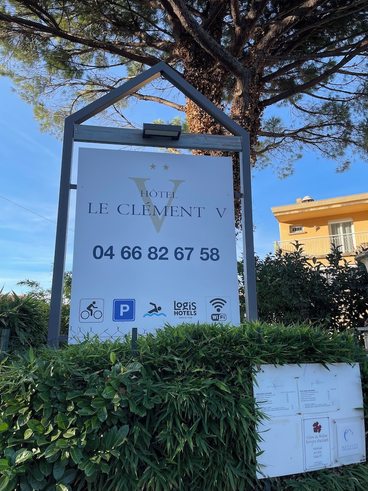 HOTEL LE CLEMENT V 3/66