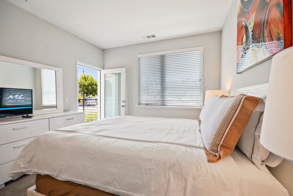 Bluebird Suites near Facebook HQ 7/45