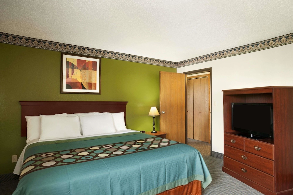 Red Roof Inn Mansfield 12/26