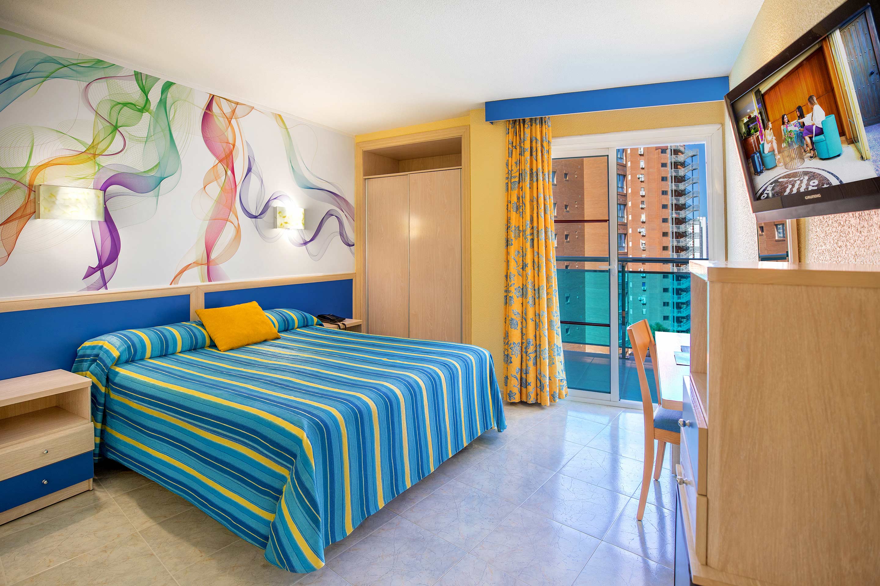 ROOM, TWIN BEDS