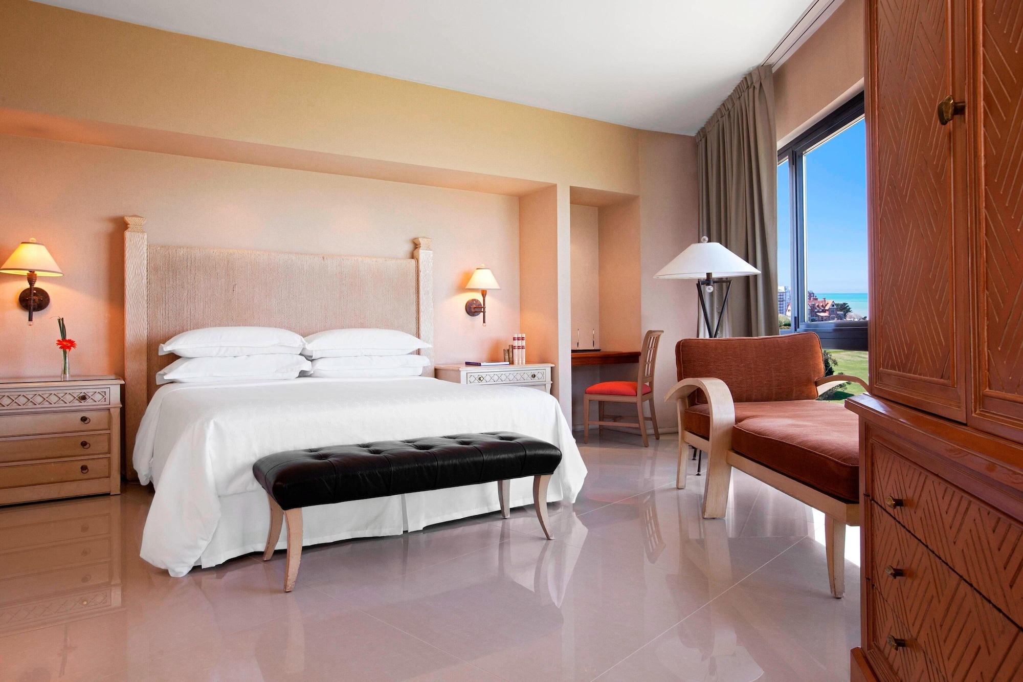 جناح تنفيذي بسرير كينج بإطلالة على البحر بغرفة نوم واحدة، Sheraton Mar Del Plata Hotel 2/3