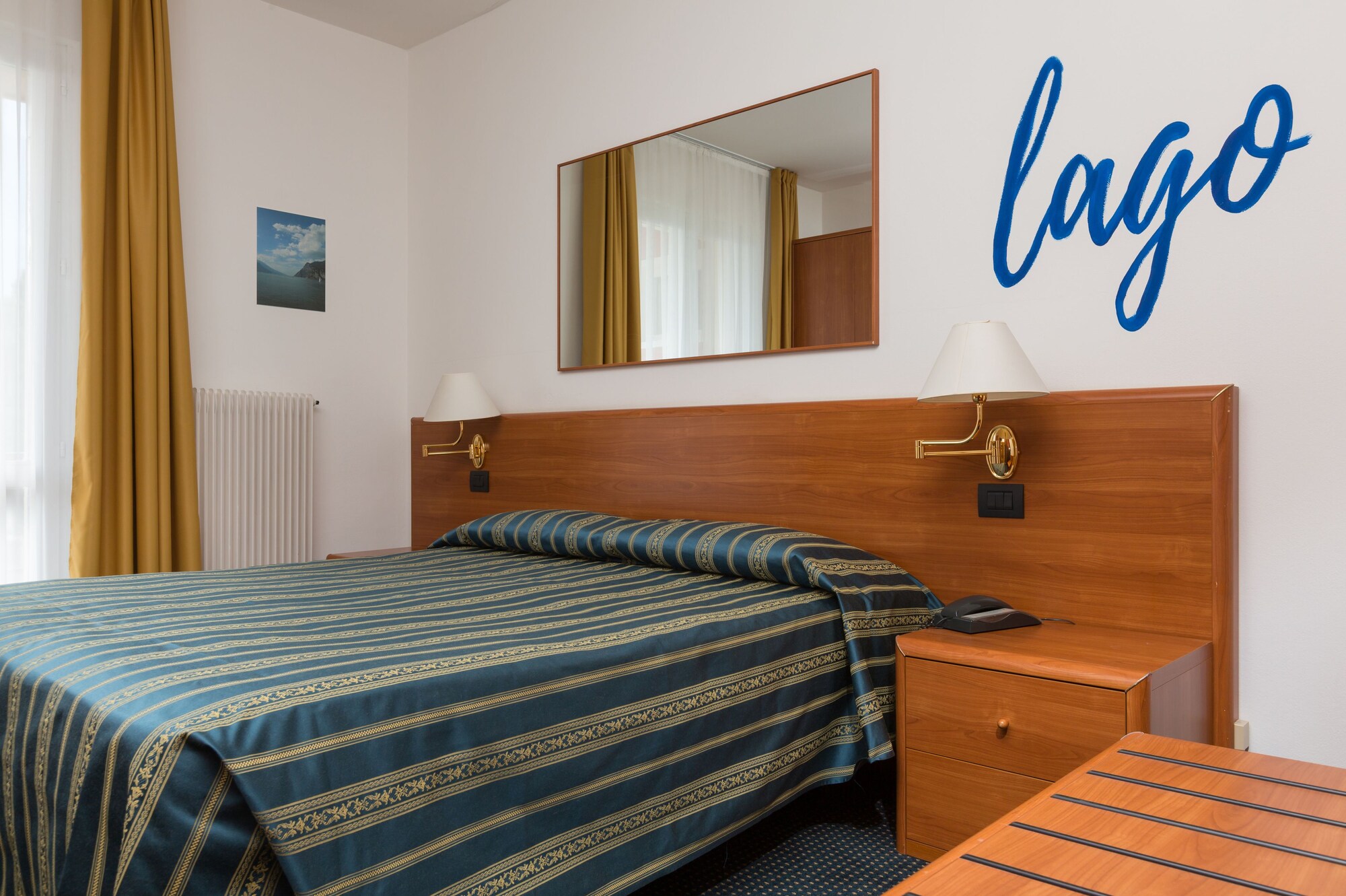 ECONOMY, DOUBLE OR TWIN BED, BALCONY