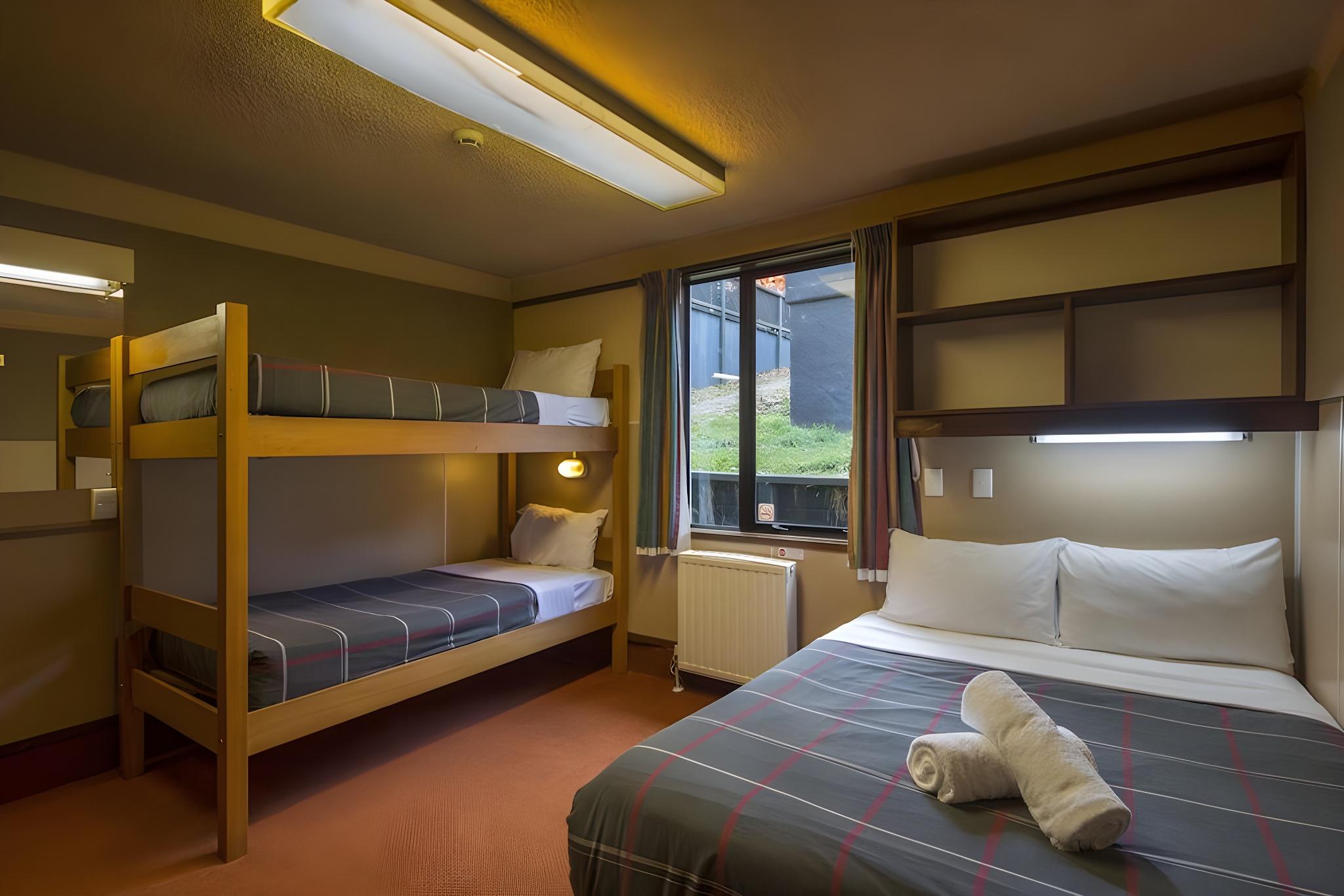Standard, Multiple Beds, Shared Bathroom