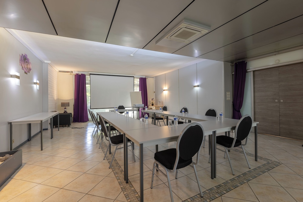 Hotel the Originals de Bordeaux Bergerac 53/68