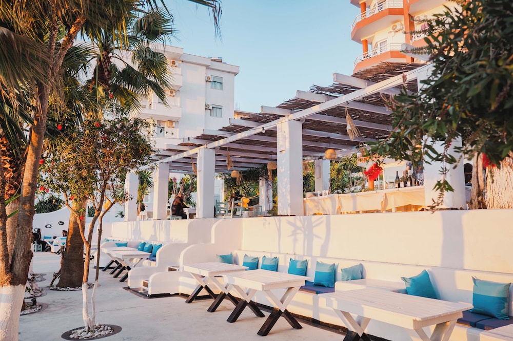 Hotel Saranda 73/79
