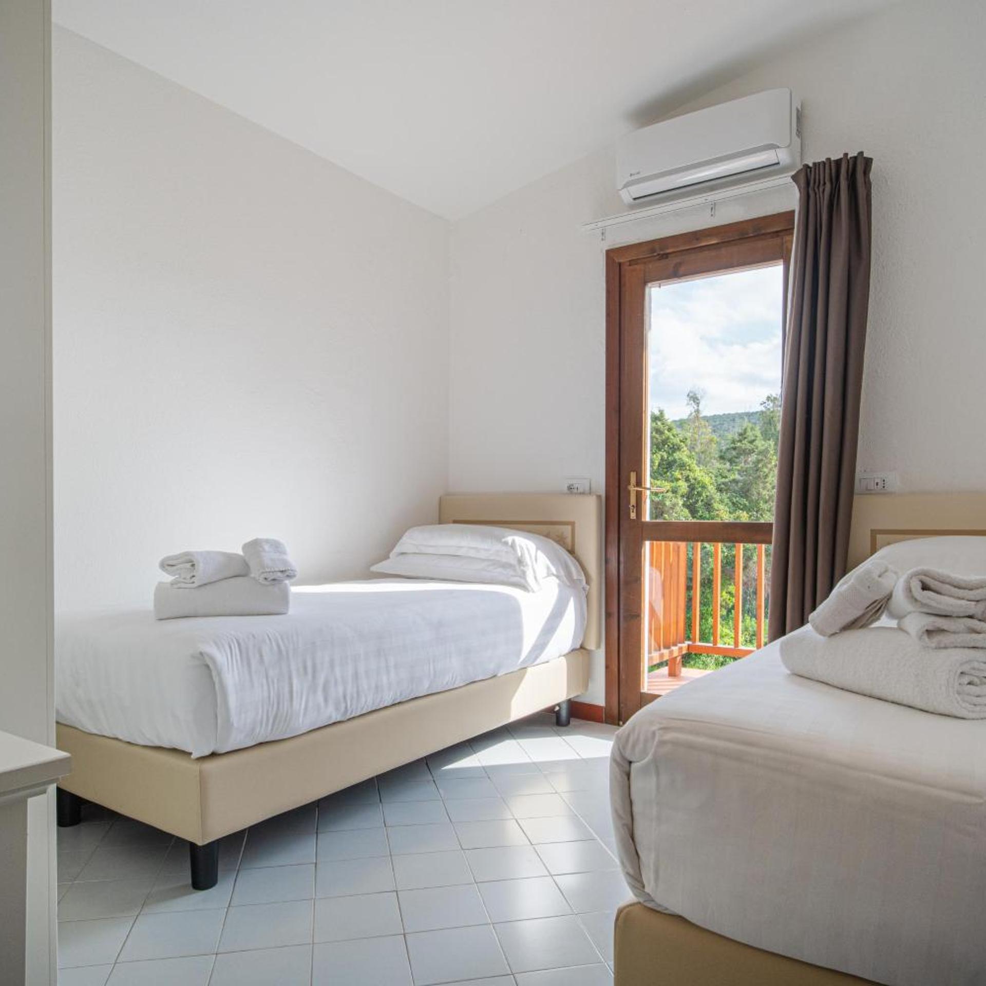 Ahr Costa Serena Village 11/50