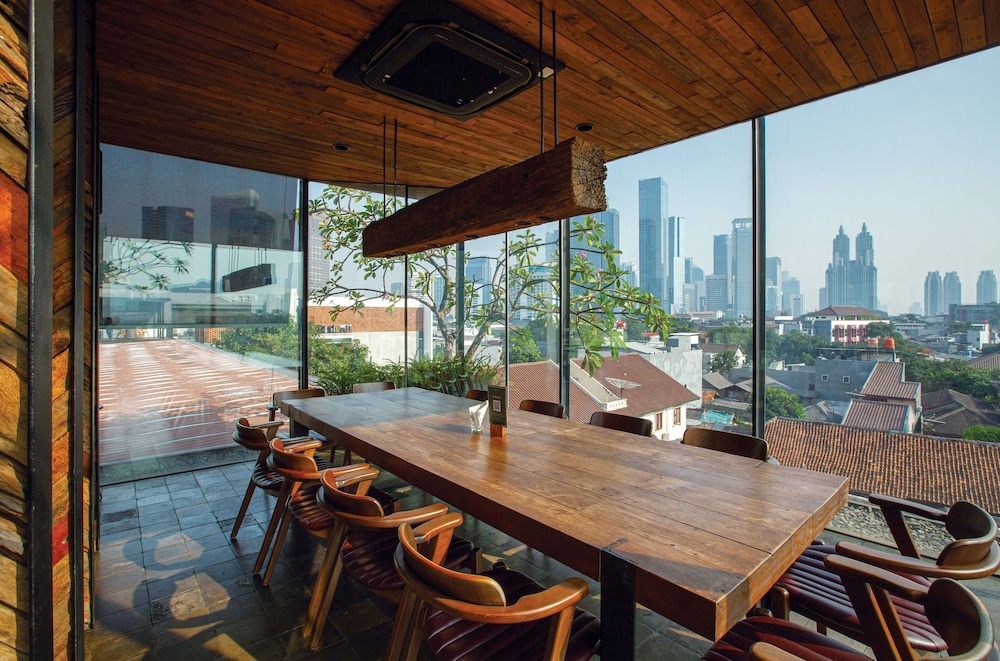 MIERS Kuningan, ARTOTEL Curated 22/38
