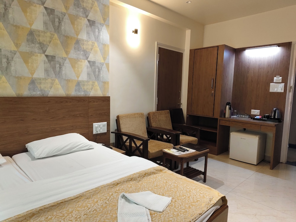 Hotel Shreyas 14/40