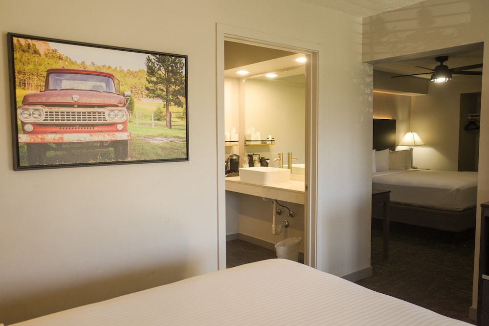 Americana Modern Hotel 18/38