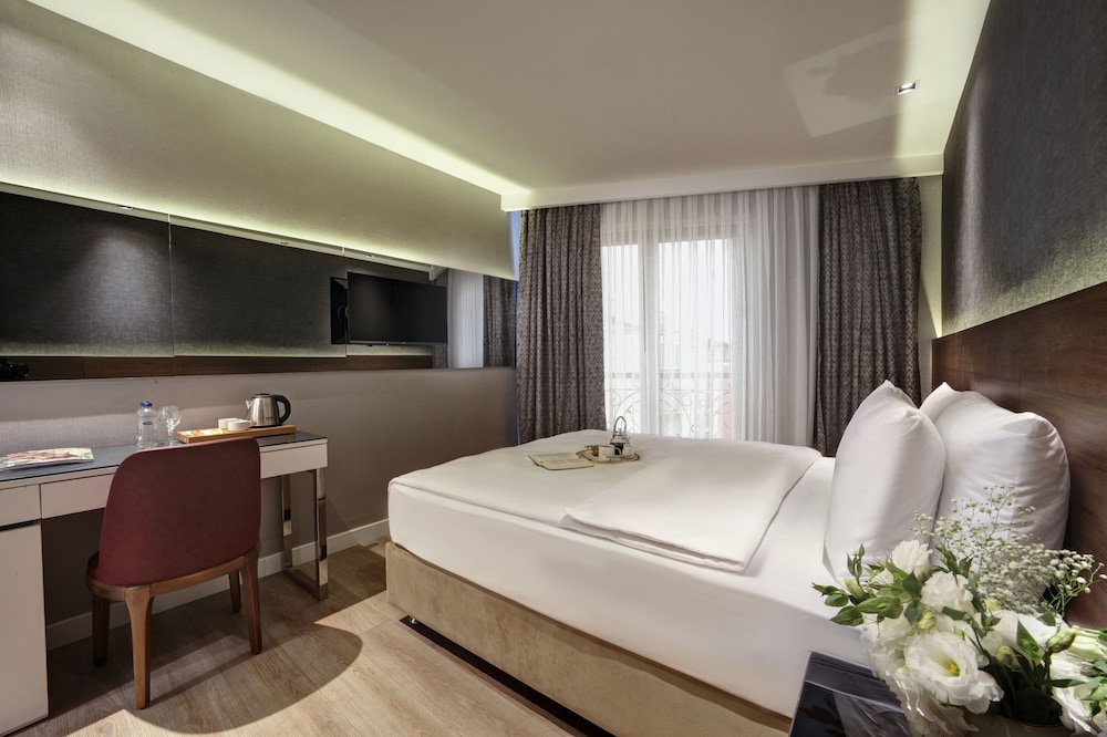 Dora Pera Hotel 46/63