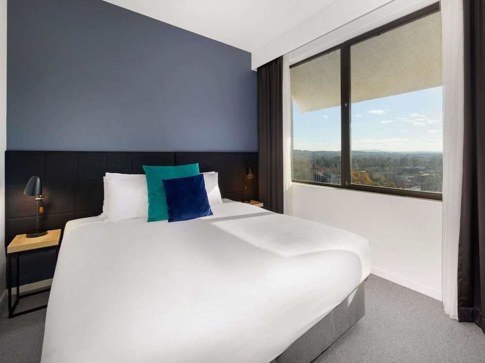 EXECUTIVE, DOUBLE OR TWIN BED