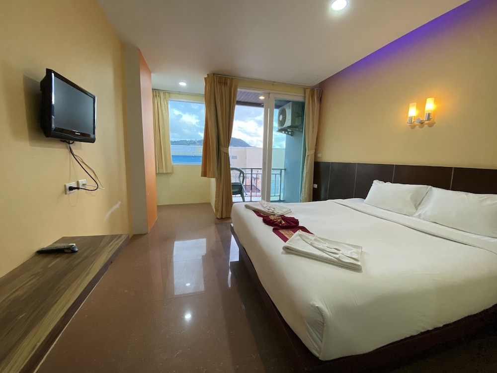 77 Patong Hotel & Spa 13/50