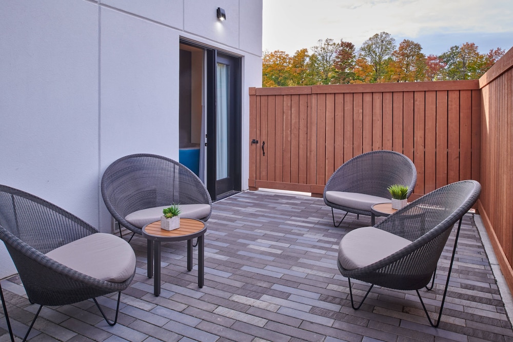 Courtyard Petoskey At Victories Square 39/65