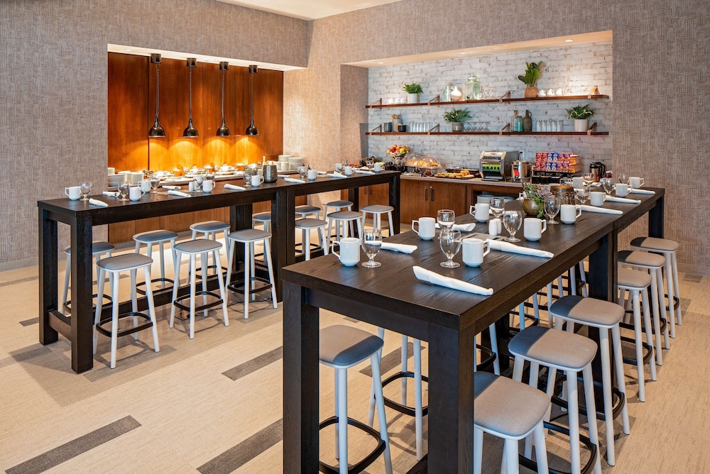 Hilton Garden Inn Austin University Capitol District 39/54