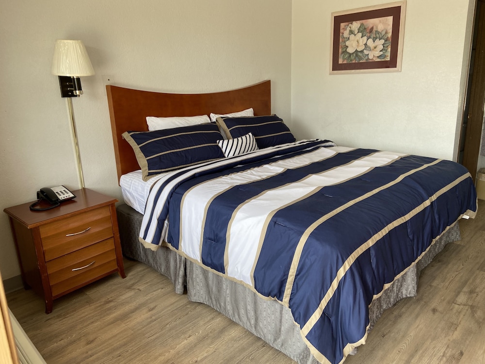 Colonial Inn 25/47