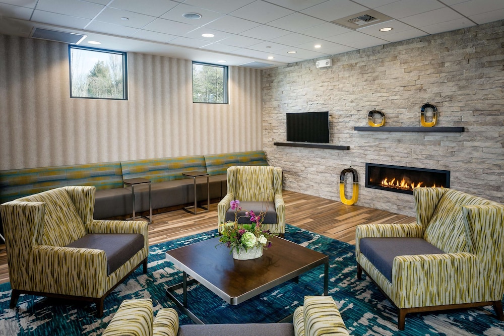 Hampton Inn Suites By Hilton Seattle Northgate 33/53