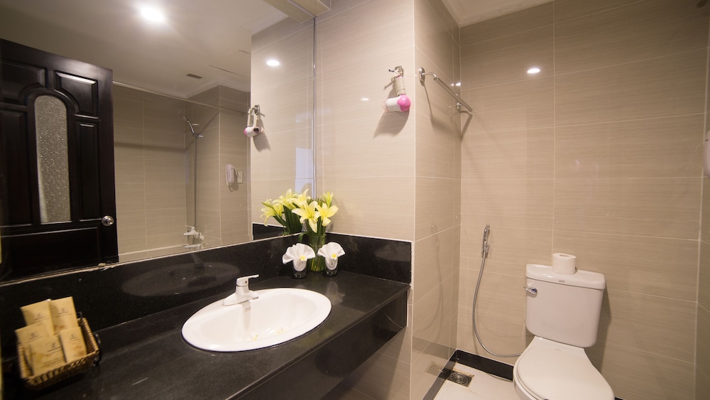 The Light Hotel Resort 24/70