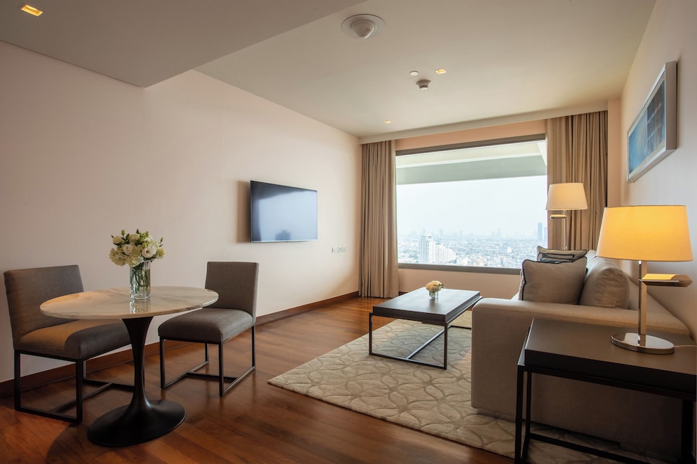 Avani Riverside Bangkok Hotel 38/72