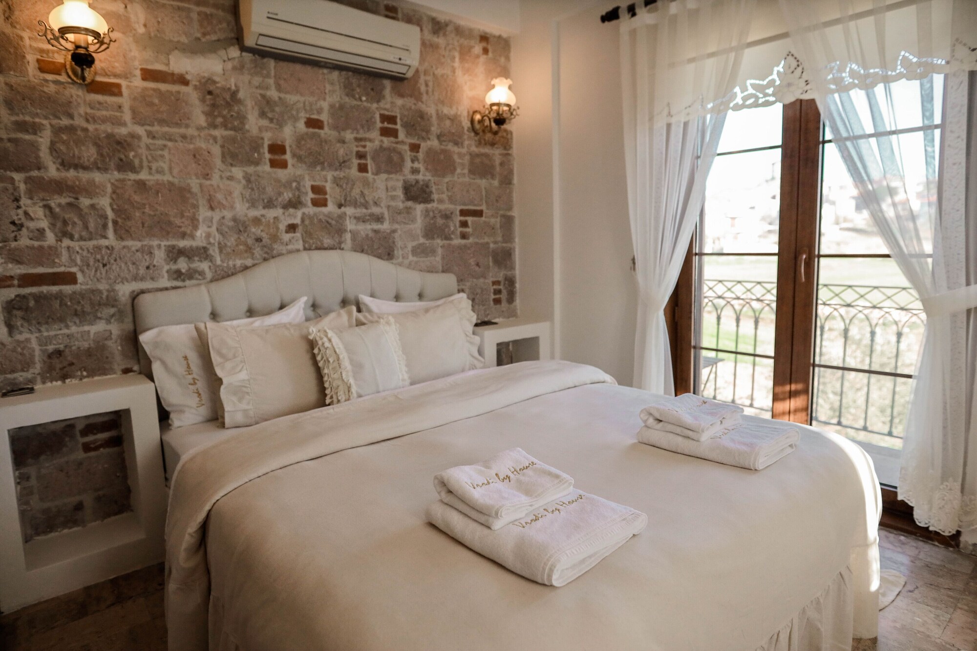 DELUXE, BALCONY
